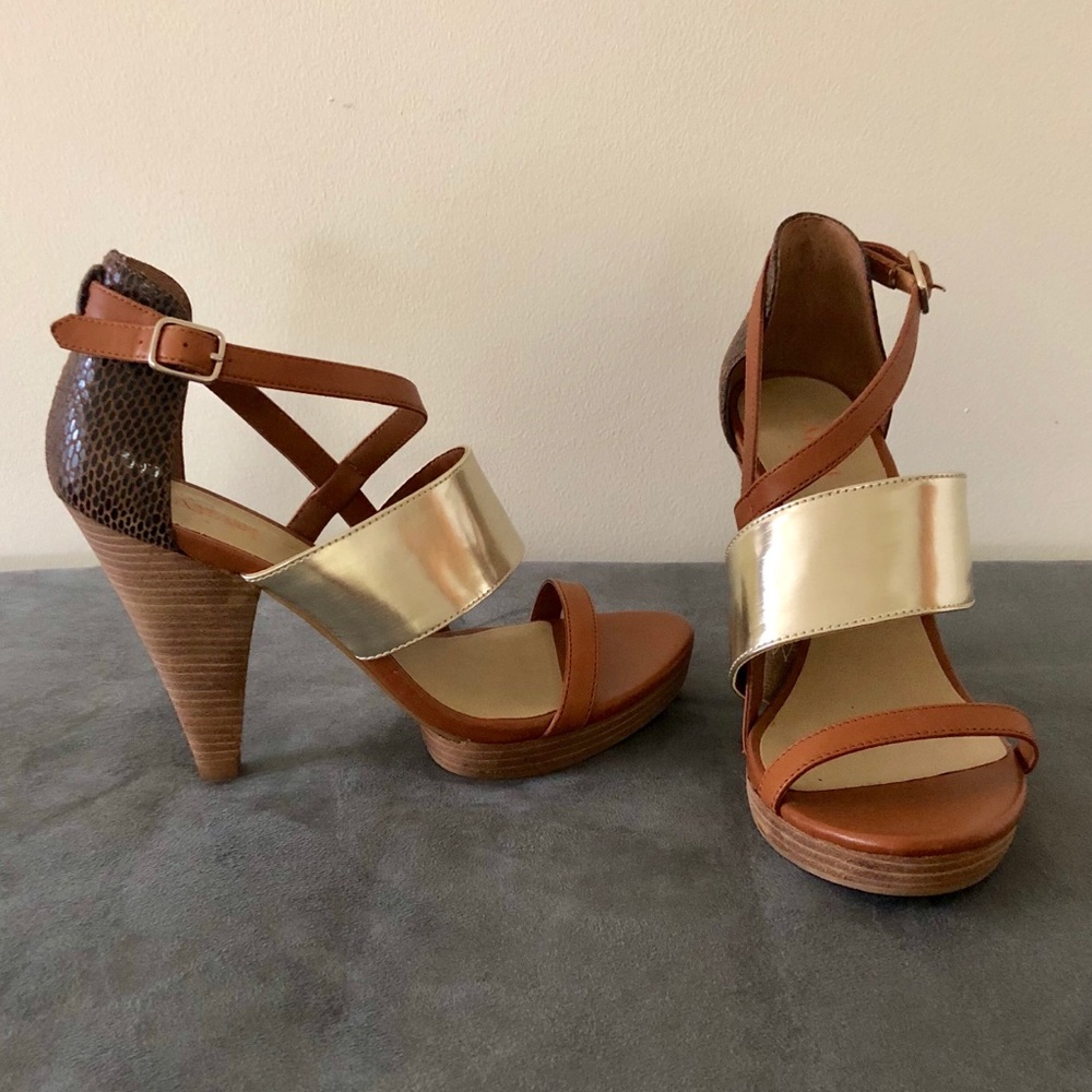 Levity Strappy Wood Heels, Size 7M 🤩